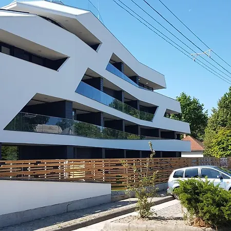 Moments - Emerald Penthouse