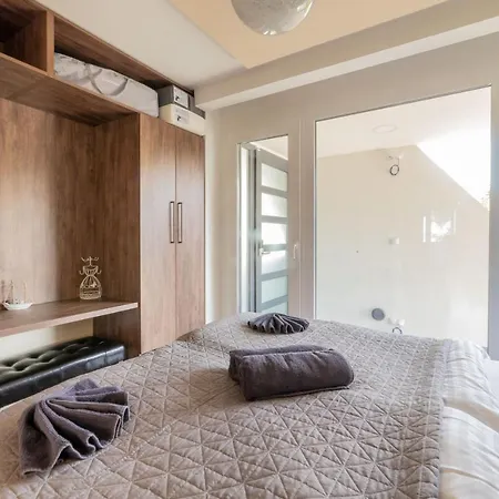 Moments - Emerald Penthouse *