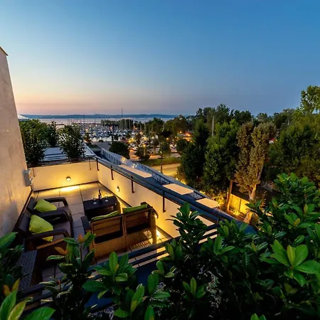 Moments - Emerald Penthouse アパート Balatonszárszó