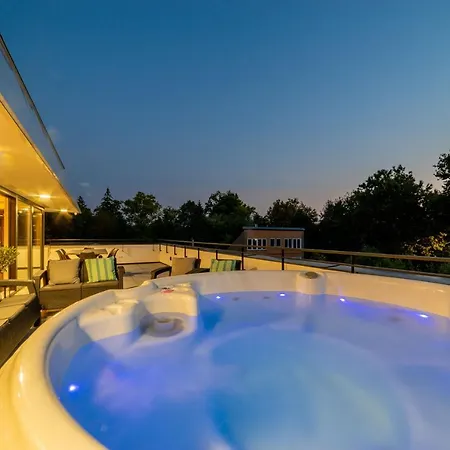 Moments - Emerald Penthouse Daire