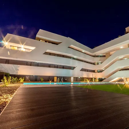 Daire Moments - Emerald Penthouse