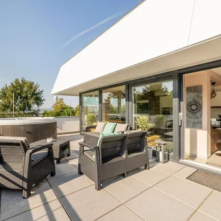 Daire Moments - Emerald Penthouse