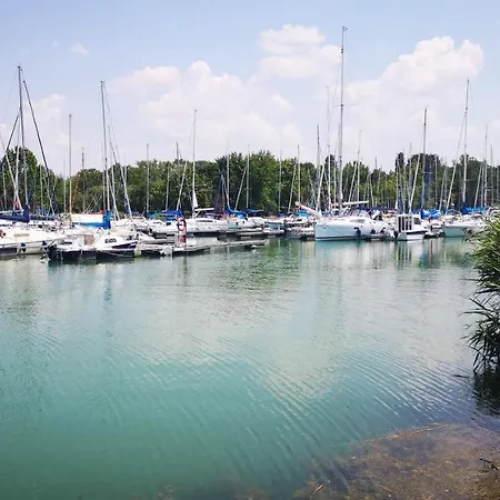 Διαμέρισμα Moments - Emerald Penthouse Balatonszárszó
