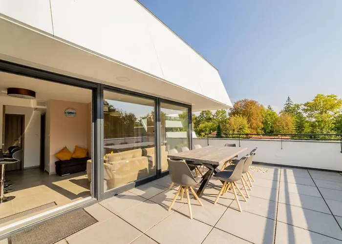 Moments - Emerald Penthouse דירה *