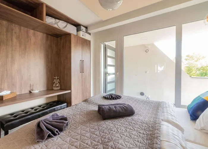 Moments - Emerald Penthouse *