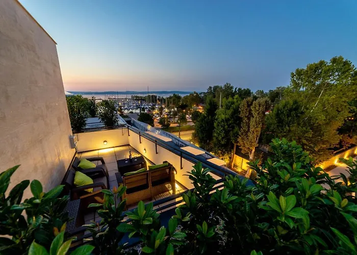 Moments - Emerald Penthouse דירה Balatonszárszó