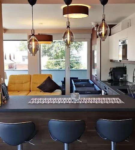 Moments - Emerald Penthouse דירה *