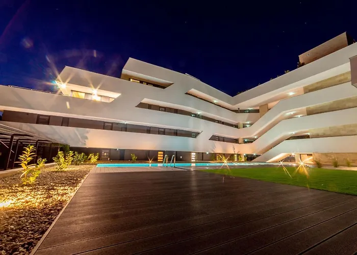 דירה Moments - Emerald Penthouse