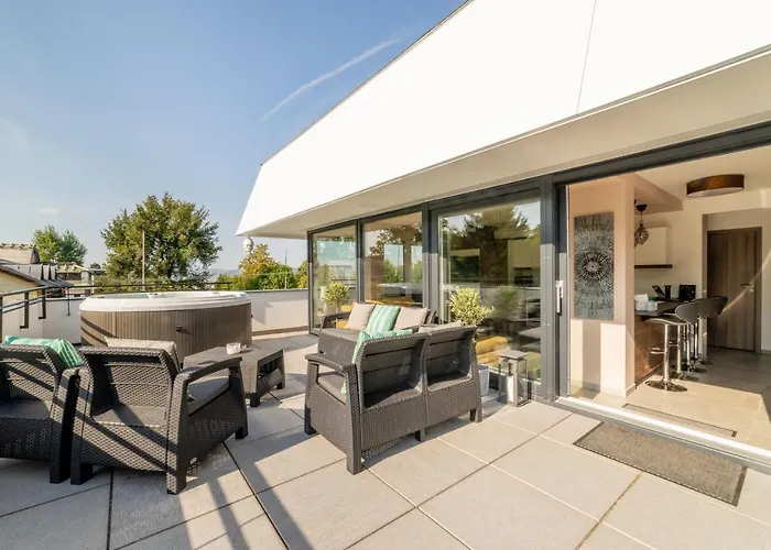 דירה Moments - Emerald Penthouse